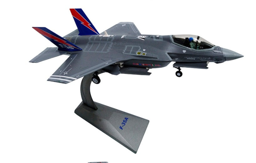 1: 72F35A fighter model