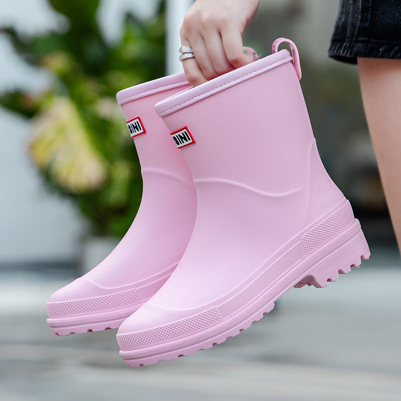 Women's fashionable rain boots, suitable for students.