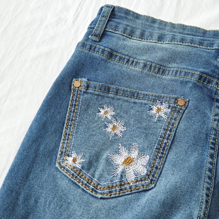 Women's High-Waist Star Patch Jeans, Wide-Leg Full-Length Jeans With A Retro Y2K Star, Light-Wash Denim For All Seasons.